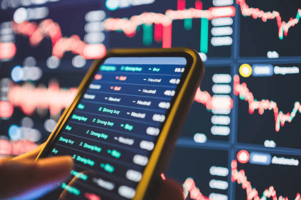 How to Invest in Oil Stocks — And Pick the Right Ones for Your Portfolio