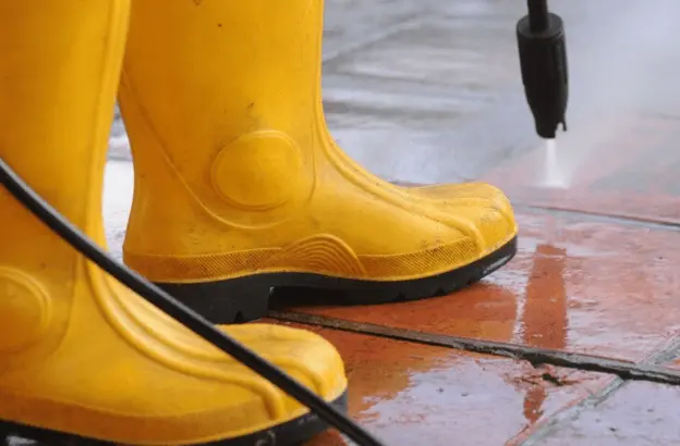 Simple Tools That Can Save Time on Outdoor Cleaning Tasks